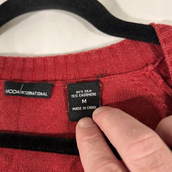 MODA International Silk Cashmere Blend Shirt Womens Medium Red Vneck Long Sleeve - Picture 4 of 5